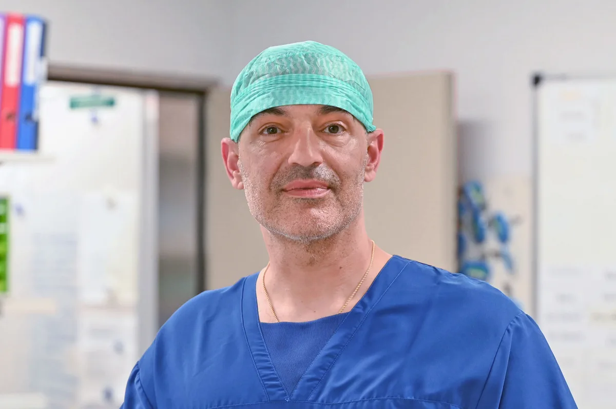 Siamak Sharafi, ärztlicher Leiter des Wundbehandlungszentrums des Spitals Uster. Porträtfoto von Siamak Sharafi, ärztlicher Leiter des Wundbehandlungszentrum des Spitals Uster.